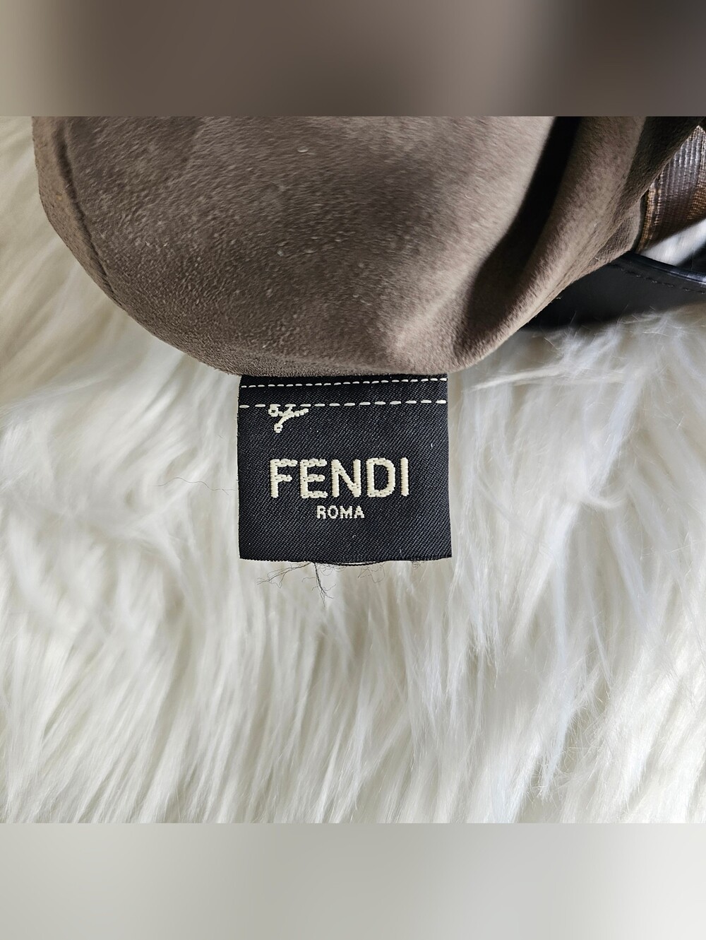 🖤 Fendi Bucket Bag 🖤 - Picture 10 of 15